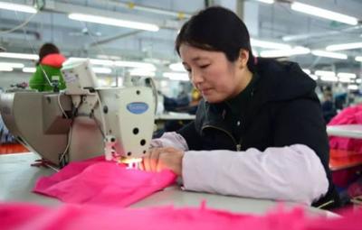 工廠招工難?服裝廠老板:不存在的,開工資7千,工人搶著來應(yīng)聘